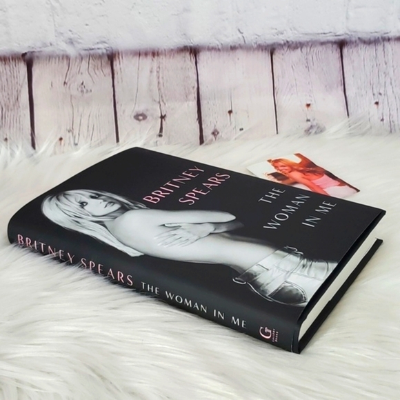 The Woman In Me Britney Spears Hardback Autobiography & Y2K Collectible Sticker - Picture 7 of 9